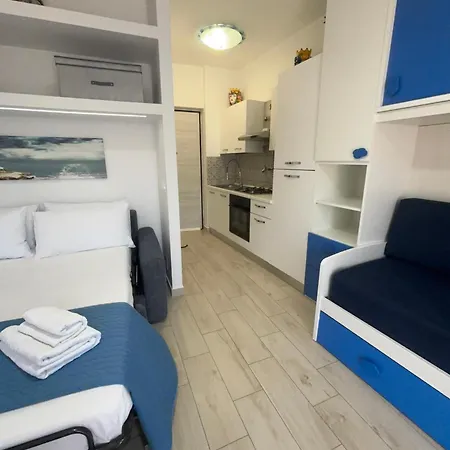 C'est La Vie Giardini-Naxos