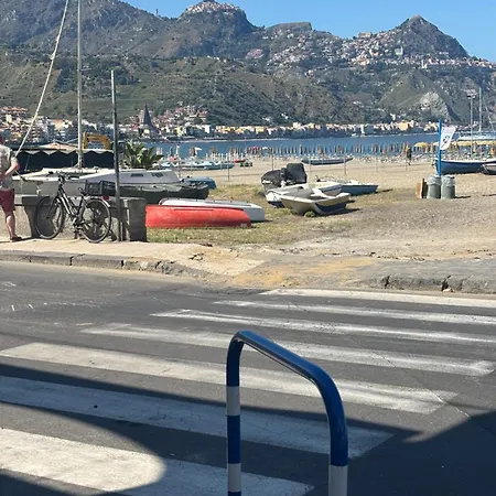 C'est La Vie Giardini-Naxos