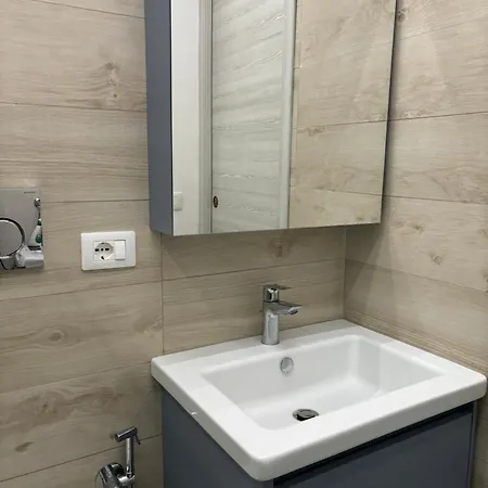 C'est La Vie Apartment